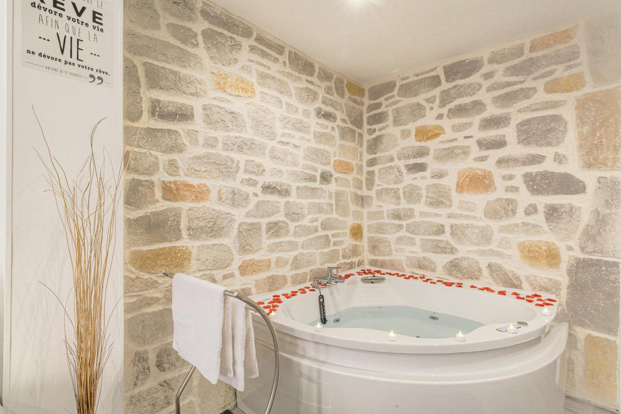 La Suite Neuvilloise Neuville-sur-Saône エクステリア 写真