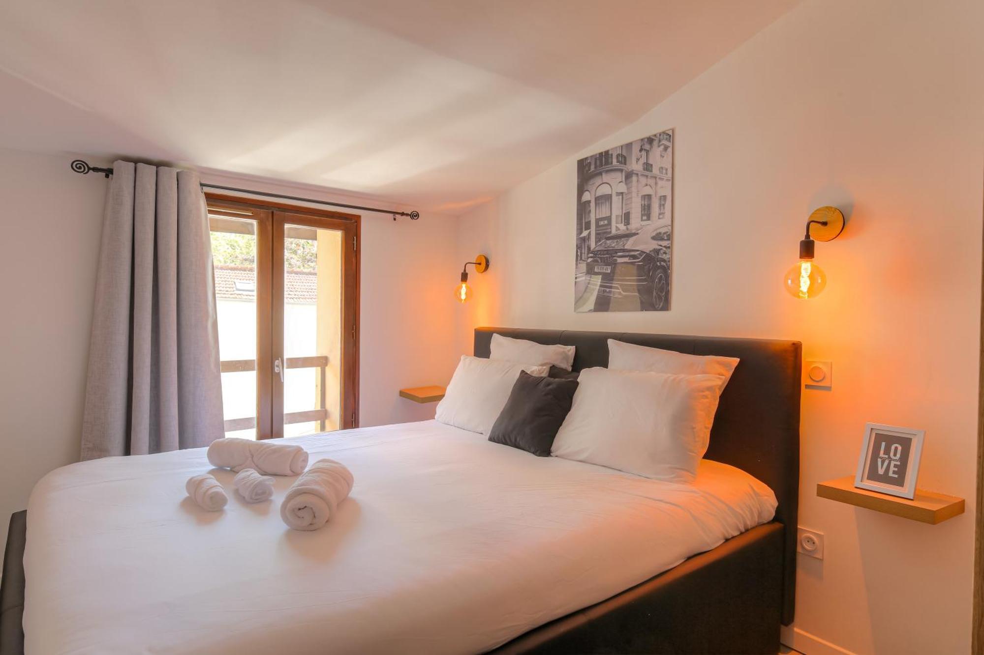 La Suite Neuvilloise Neuville-sur-Saône エクステリア 写真